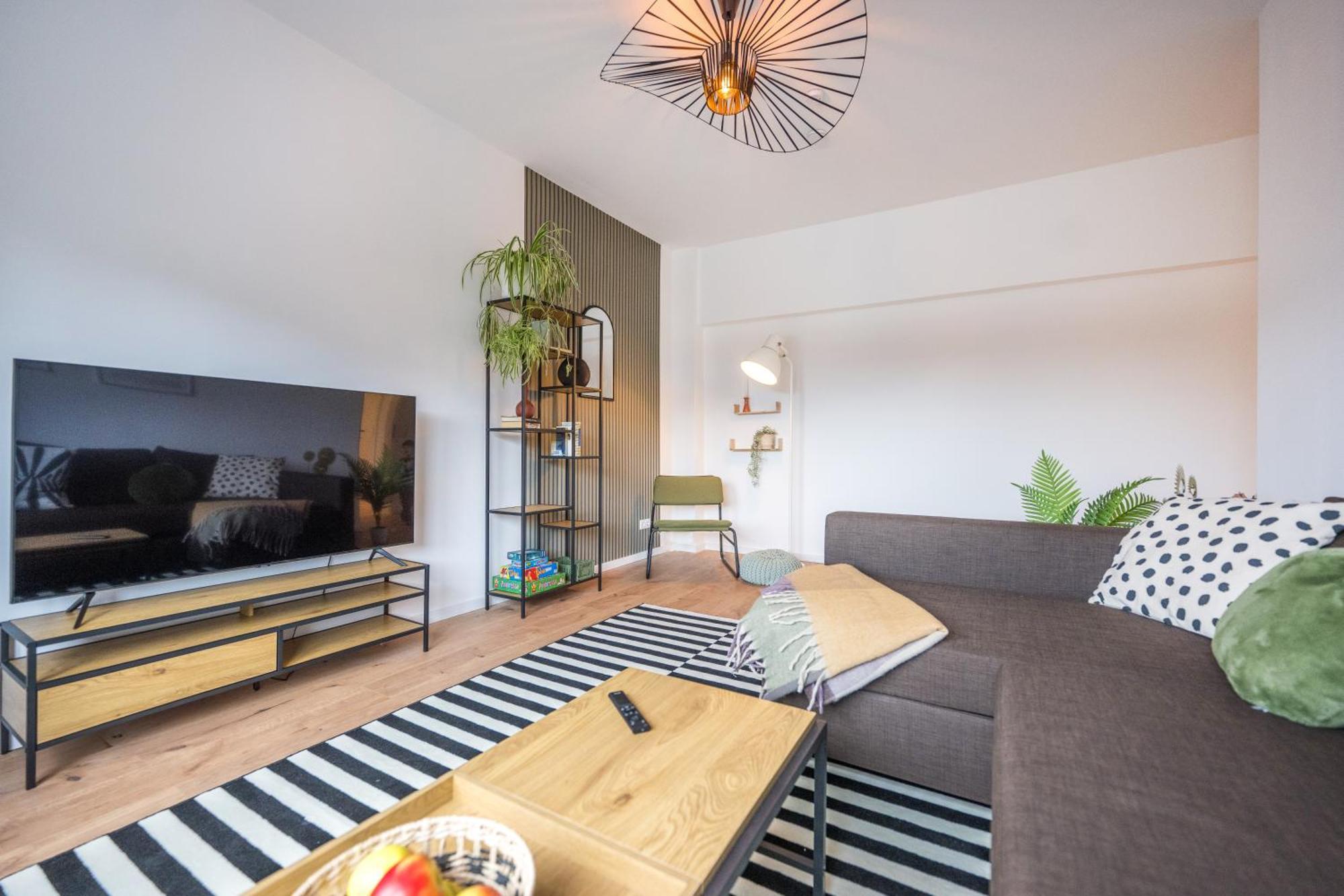 Neu: 100M² - Ideal Fuer Familien/Geschaeftsr. - Hbf Koblenz  Bagian luar foto
